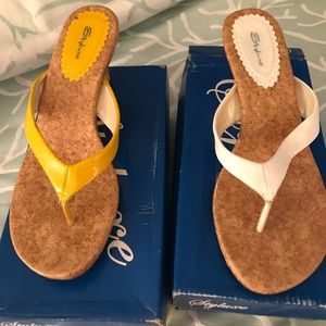 2 pairs of  simple sandals, 2 colors:yellow& white